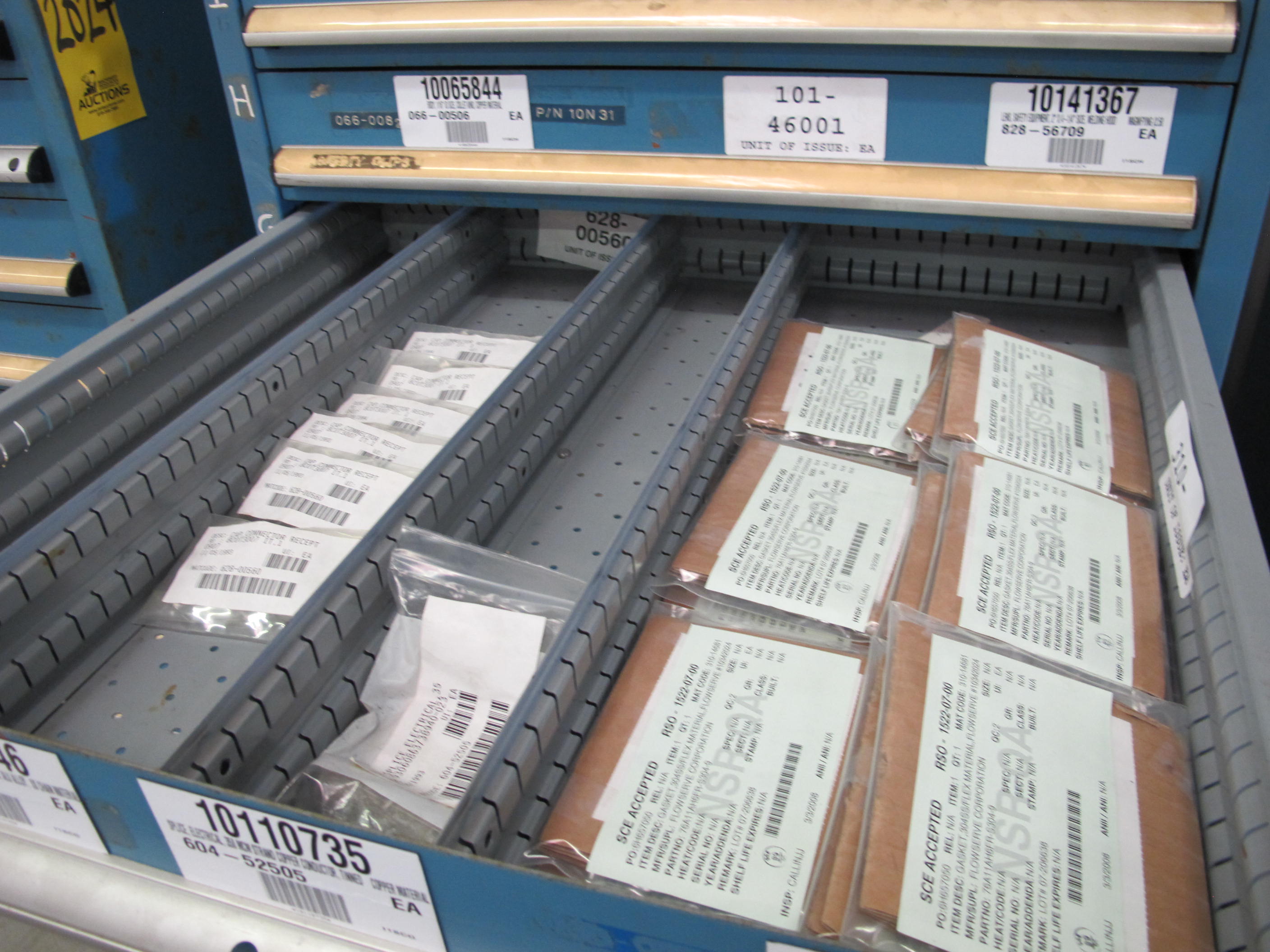 LISTA HEAVY DUTY 10-DRAWER PARTS CABINET W/ CONTENTS (W-44) LOADING & HANDLING FEE $25-